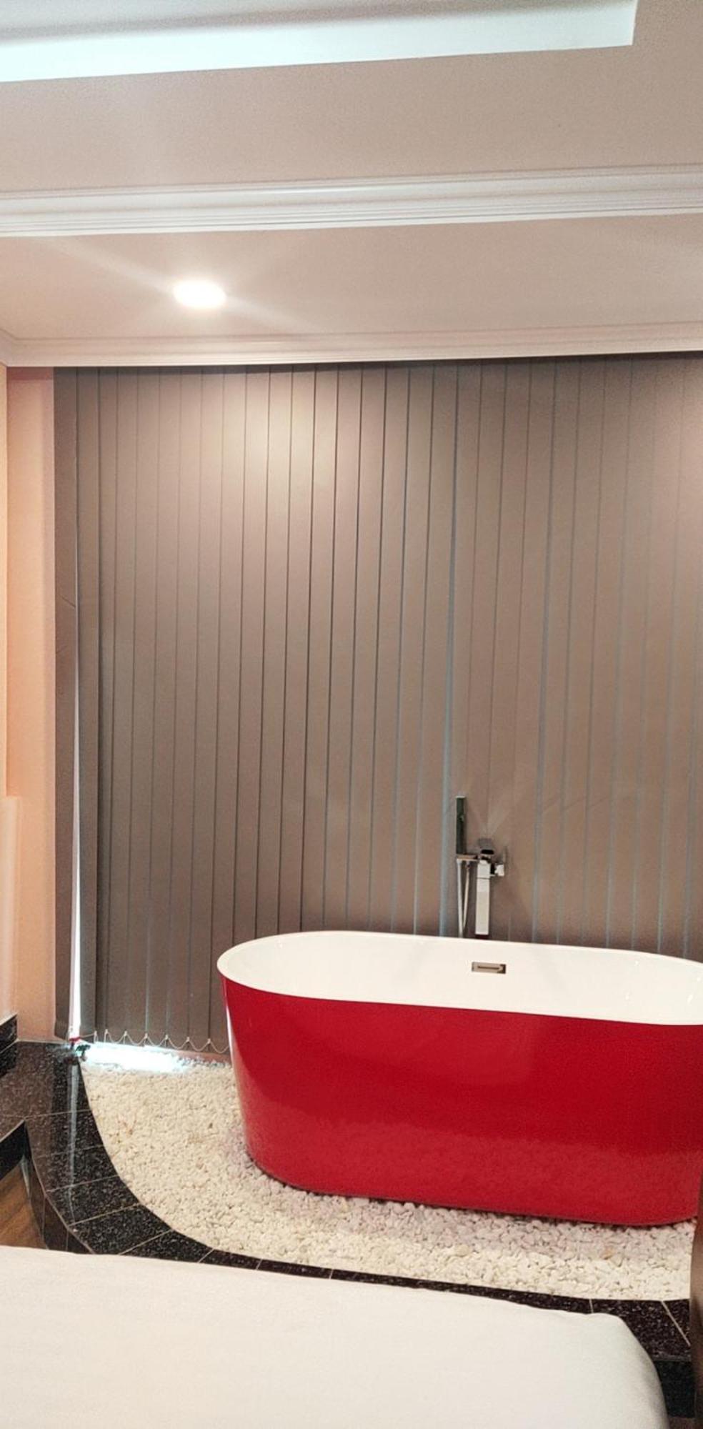 Quy Hung Hotel Central Хошимин Номер фото